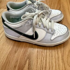 Nike Kids White and Black Sneakers with Green Trim